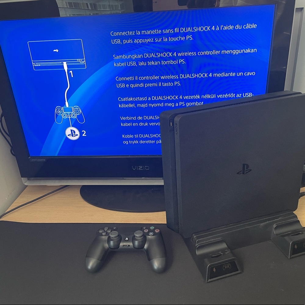 This is a used PS4 slim and it comes with hdmi cable.